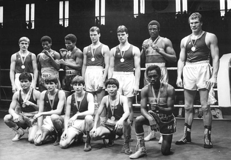 Bundesarchiv Bild 183-1986-0309-011, Halle-Saale, 15. Chemiepokal-Turnier, Boxer.jpg