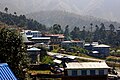 Lukla-26-Blick zur Landebahn-2007-gje.jpg