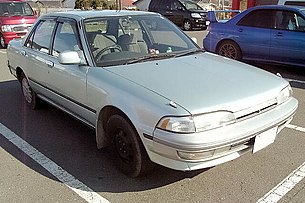 Toyota Carina 1990.jpg