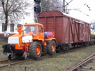 Мотовоз ММТ-2 на базе трактора ХТА-220 (локомобиль)