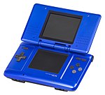 Синий вариант оригинальной Nintendo DS