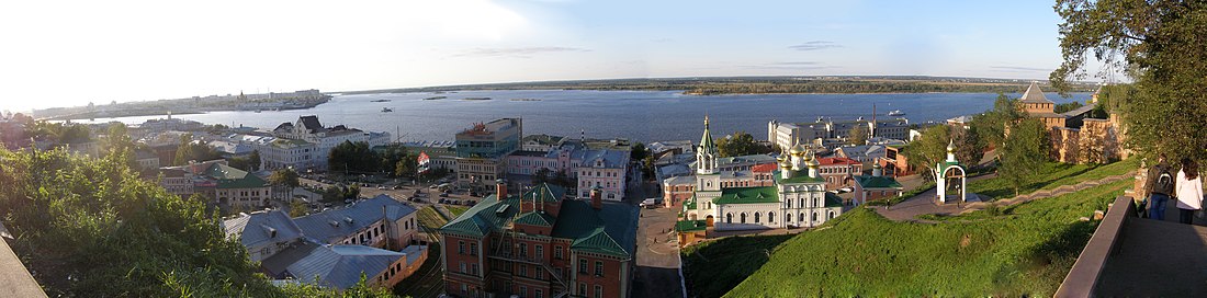 Вид на площадь Народного Единства, Стрелку и Кремль