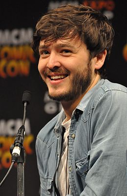 Alexander Vlahos 2013.jpg