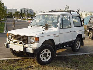 Mitsubishi Pajero LF.jpg