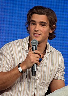 Brenton Thwaites.jpg