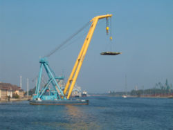 Brosen floating crane2.jpg