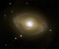 Галактика NGC 6782 имеет дискообразный балдж