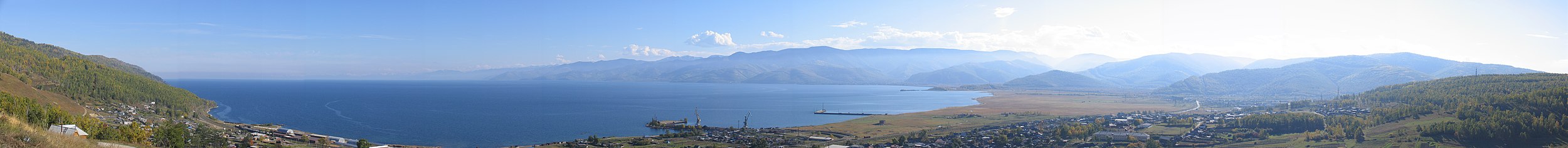 Панорама юго-западной оконечности Байкала. Залив Култук у одноимённого посёлка.